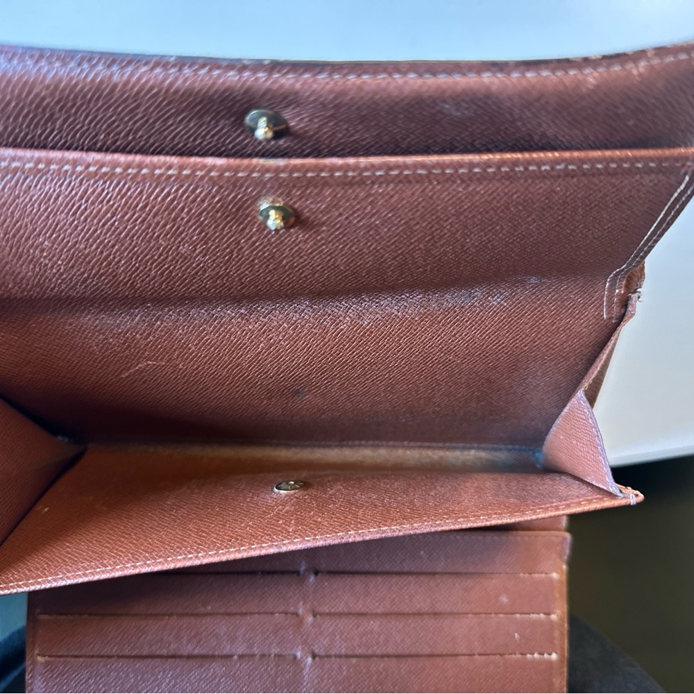 Louis Vuitton Wallet - Picture 5 of 11